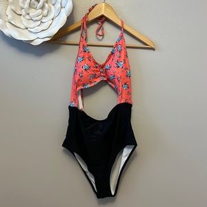 Adorable one piece swimsuit with high waist and front cutout